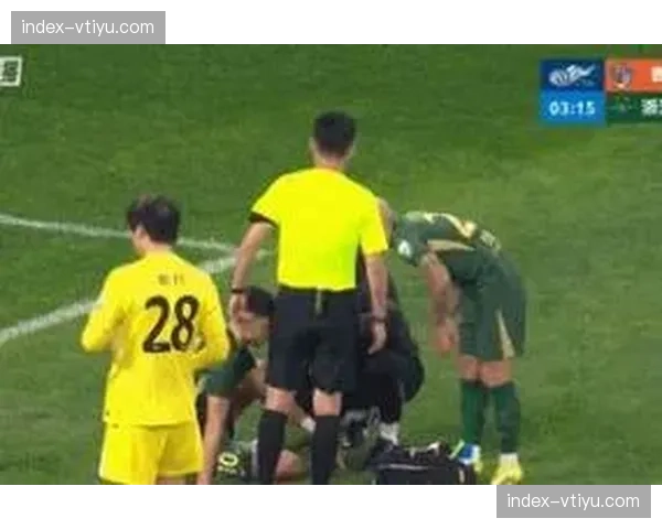 浙江队托利奇与门将相撞血流不止 赛后缝十针幸无大碍仅为皮外伤 浙江队托利奇与门将相撞血流不止 赛后缝十针幸无大碍仅为皮外伤